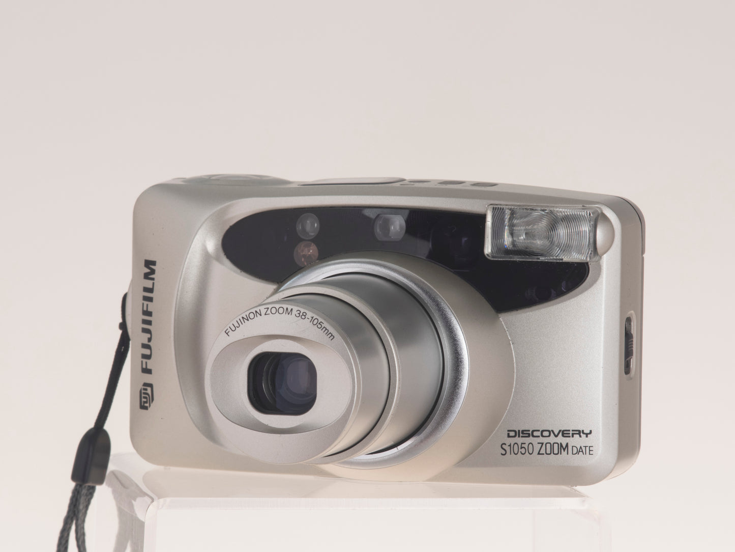 Fujifilm Discovery S1050 Zoom Date 35mm film camera front view zoomed left