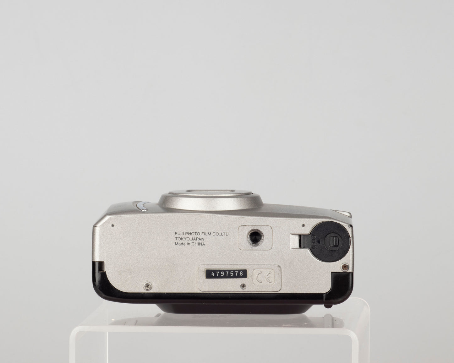 Fujifilm Discovery 700S Zoom Date 35mm camera (serial 4797578)