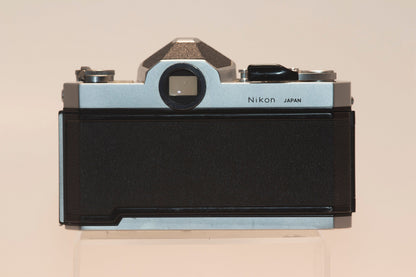 Reflex Nikon Nikkormat FTn 35 mm + objectif f2 50 mm