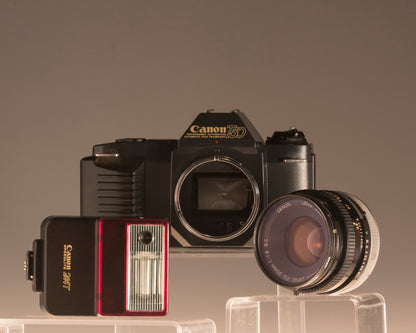Appareil photo Canon T50 + flash Speedlite