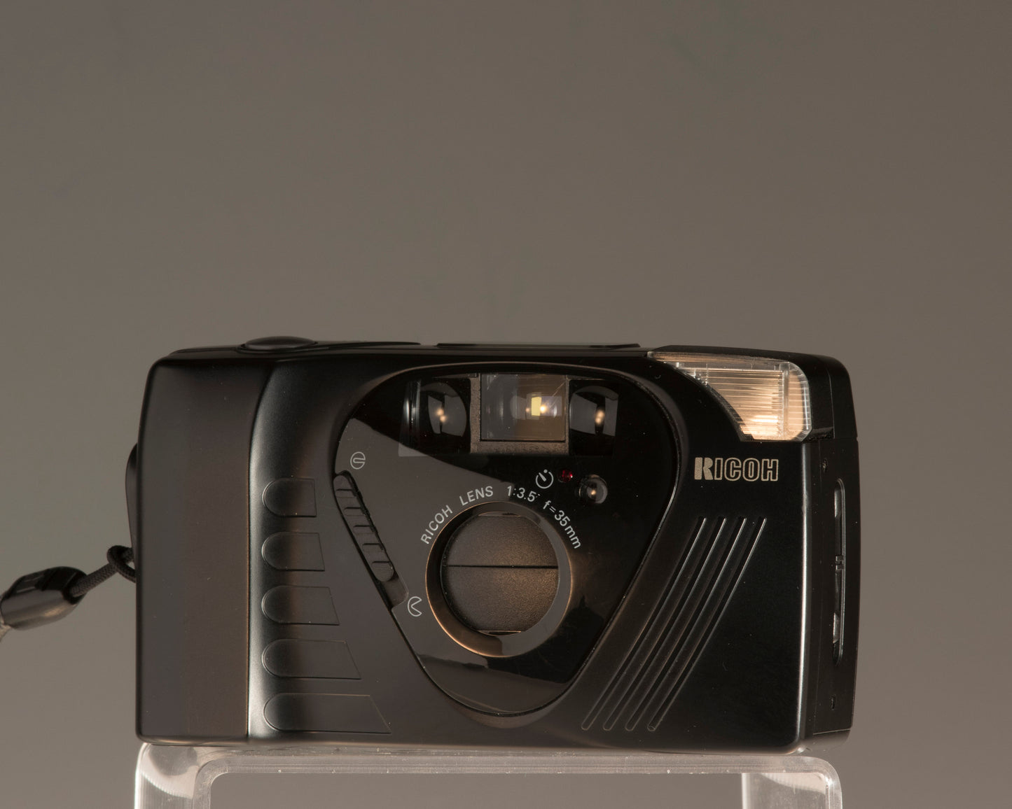 Appareil photo compact 35 mm Ricoh FF-9