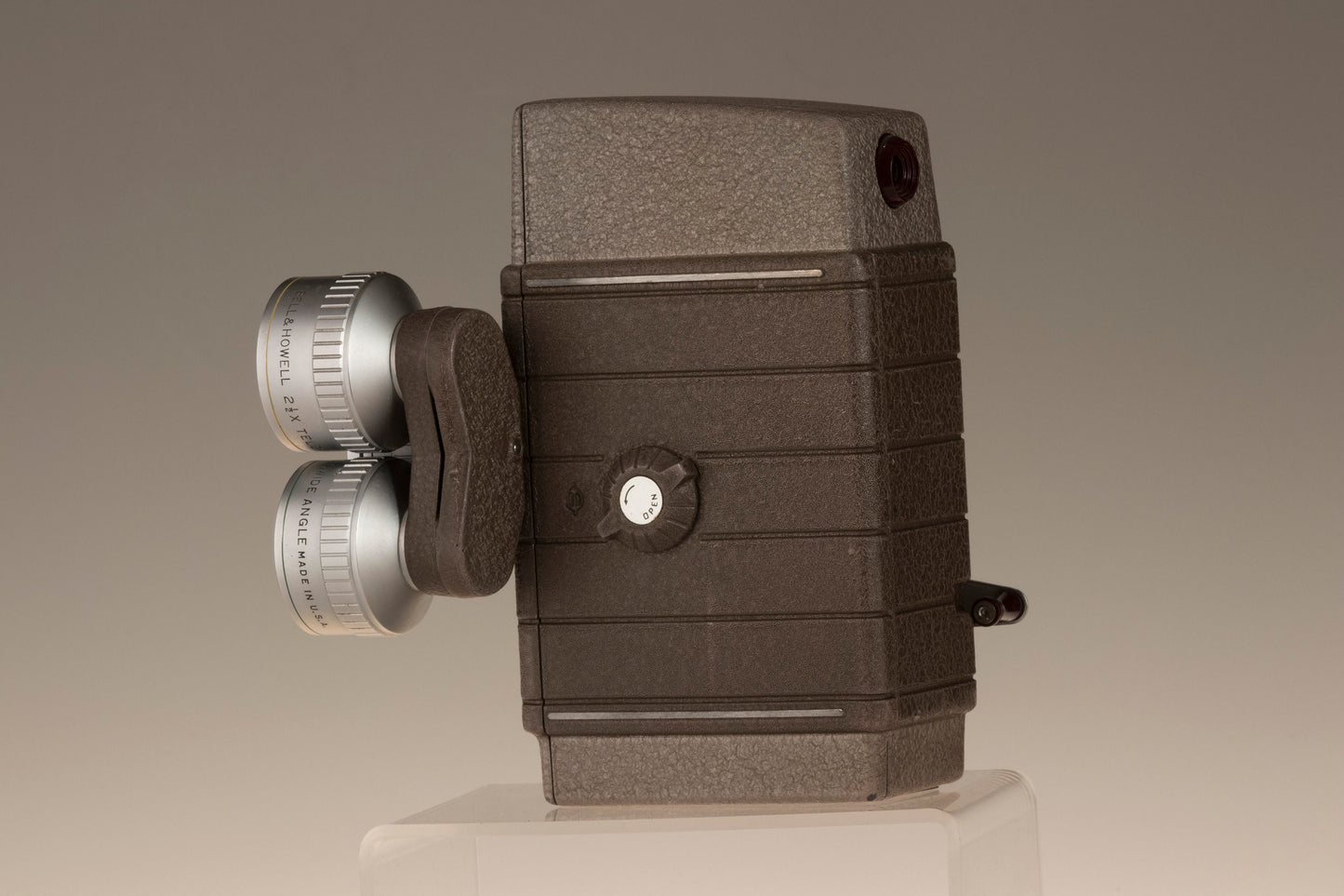 Caméra Bell et Howell Two-Fifty-Two 8 mm
