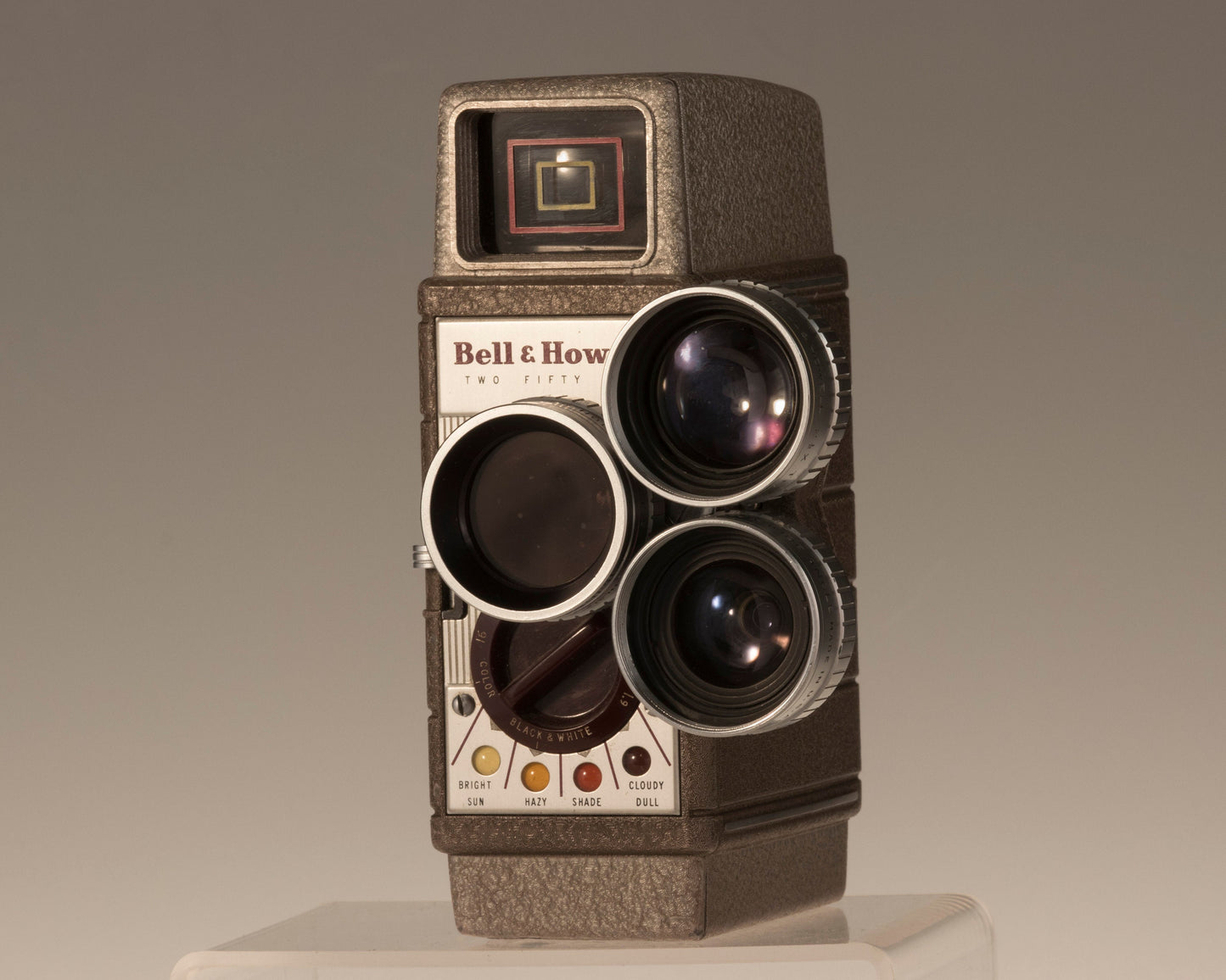 Caméra Bell et Howell Two-Fifty-Two 8 mm