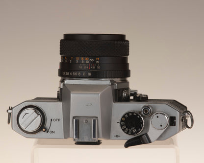 Yashica FX-2 Reflex 35 mm + objectif 50 mm f1.9