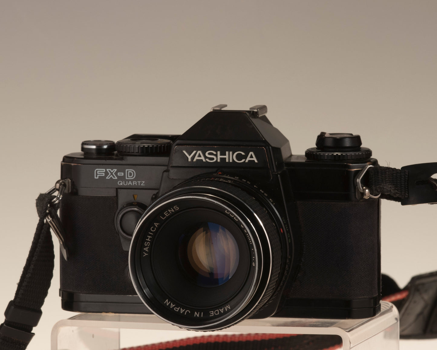 Yashica FX-D Reflex 35 mm + objectif 50 mm f1.9