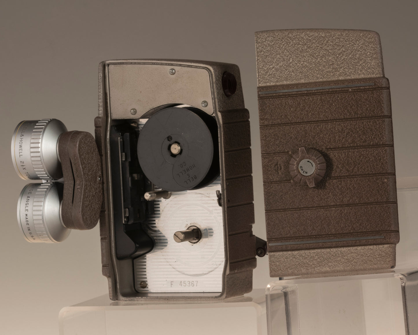 Caméra Bell et Howell Two-Fifty-Two 8 mm