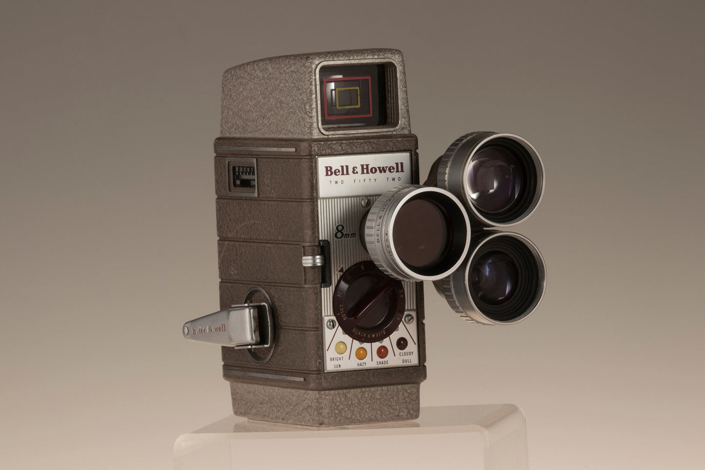Caméra Bell et Howell Two-Fifty-Two 8 mm