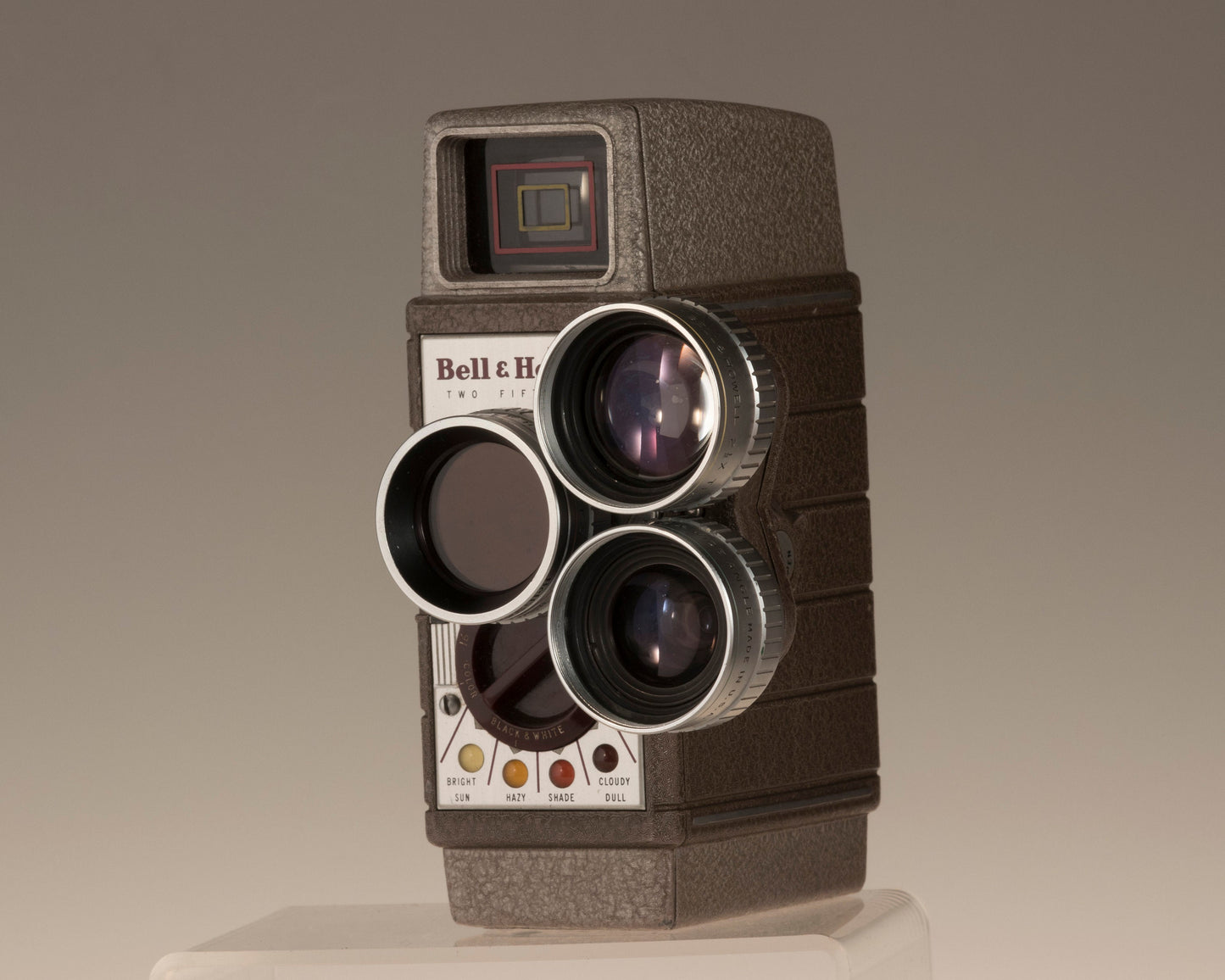 Caméra Bell et Howell Two-Fifty-Two 8 mm