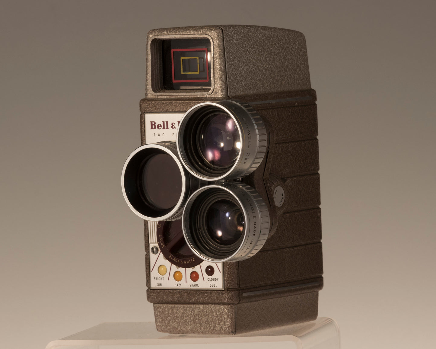 Caméra Bell et Howell Two-Fifty-Two 8 mm