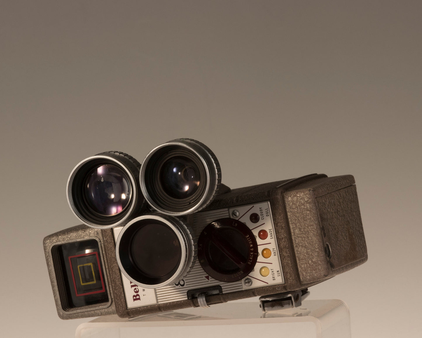 Caméra Bell et Howell Two-Fifty-Two 8 mm
