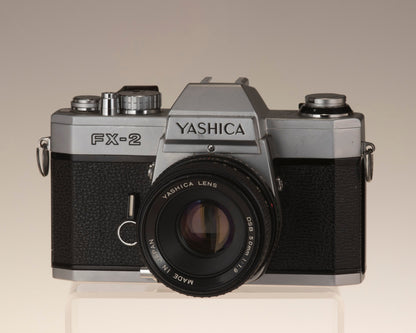 Yashica FX-2 Reflex 35 mm + objectif 50 mm f1.9