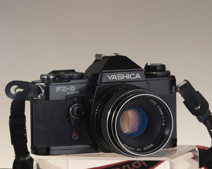 Yashica FX-D Reflex 35 mm + objectif 50 mm f1.9