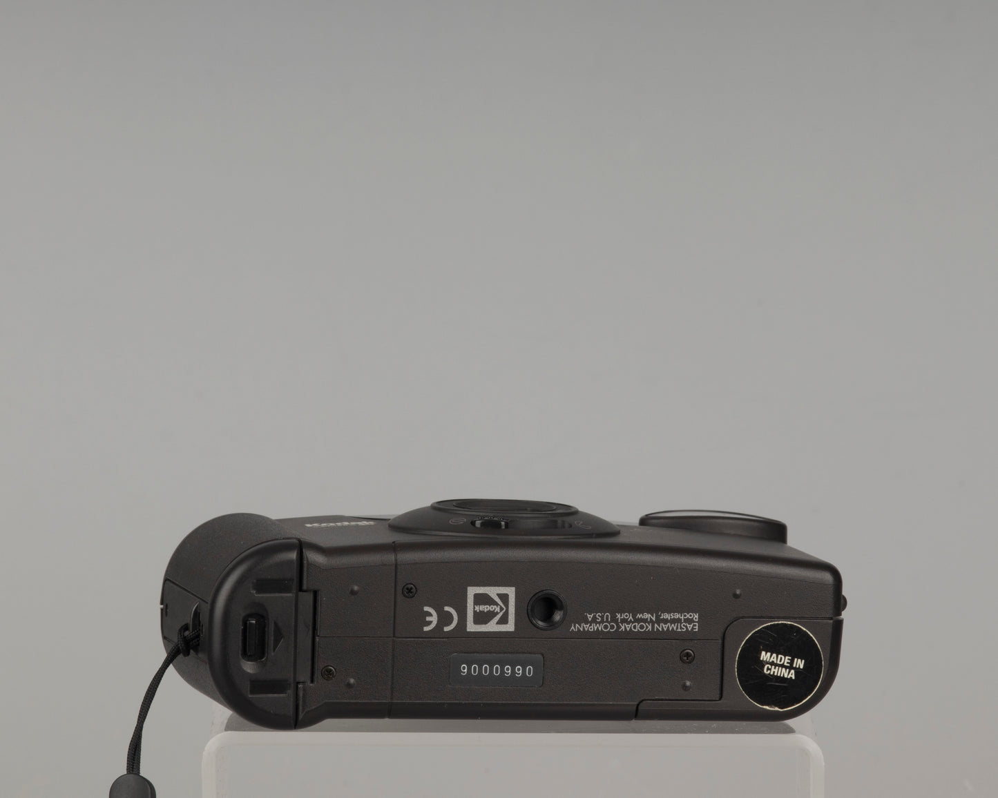 Kodak KE40 Easyload 35mm camera with case