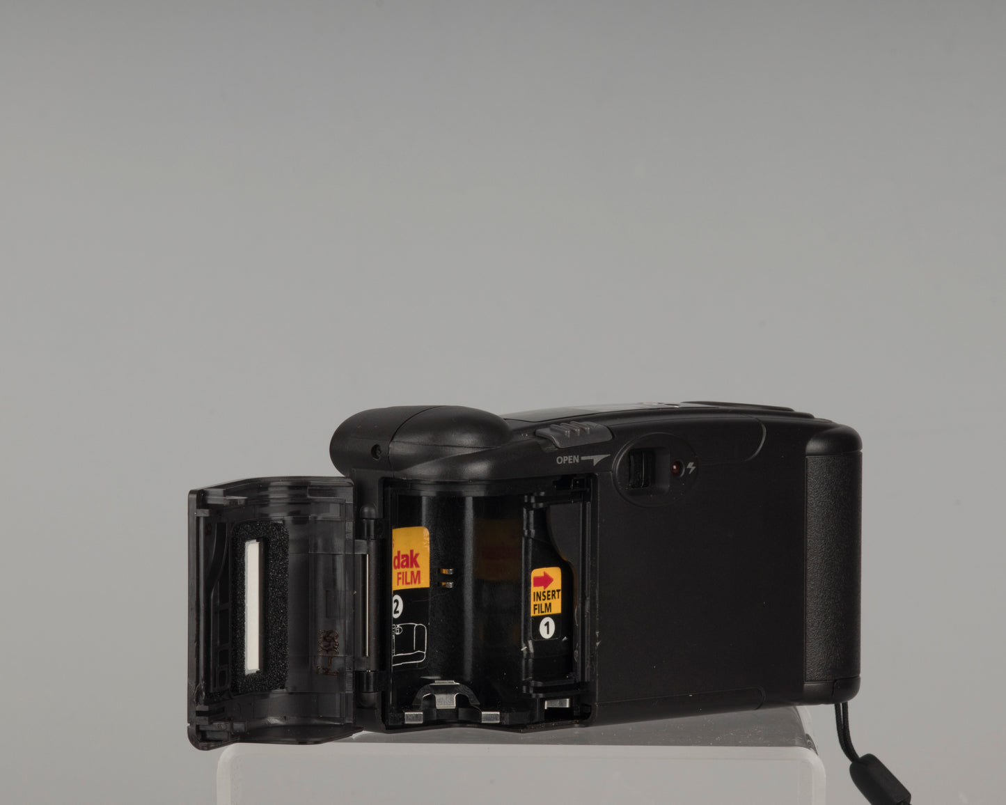 Kodak KE40 Easyload 35mm camera with case
