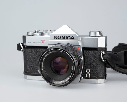 Reflex Konica Autoreflex T2 35 mm avec objectif Hexanon AR 50 mm f1.8