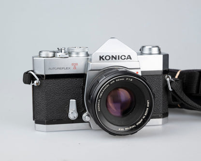 Reflex Konica Autoreflex T2 35 mm avec objectif Hexanon AR 50 mm f1.8