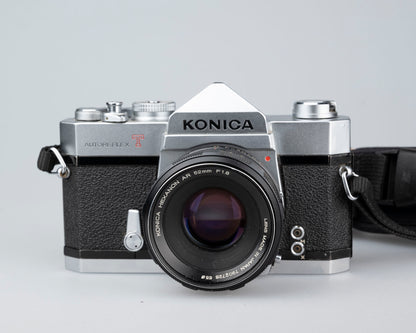 Reflex Konica Autoreflex T2 35 mm avec objectif Hexanon AR 50 mm f1.8