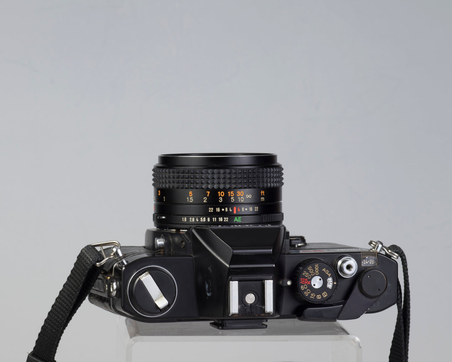 Reflex Konica Autoreflex TC 35 mm avec objectif Hexanon AR 50 mm f1.8 * sans déclencheur de flash ; sinon fonctionne bien *