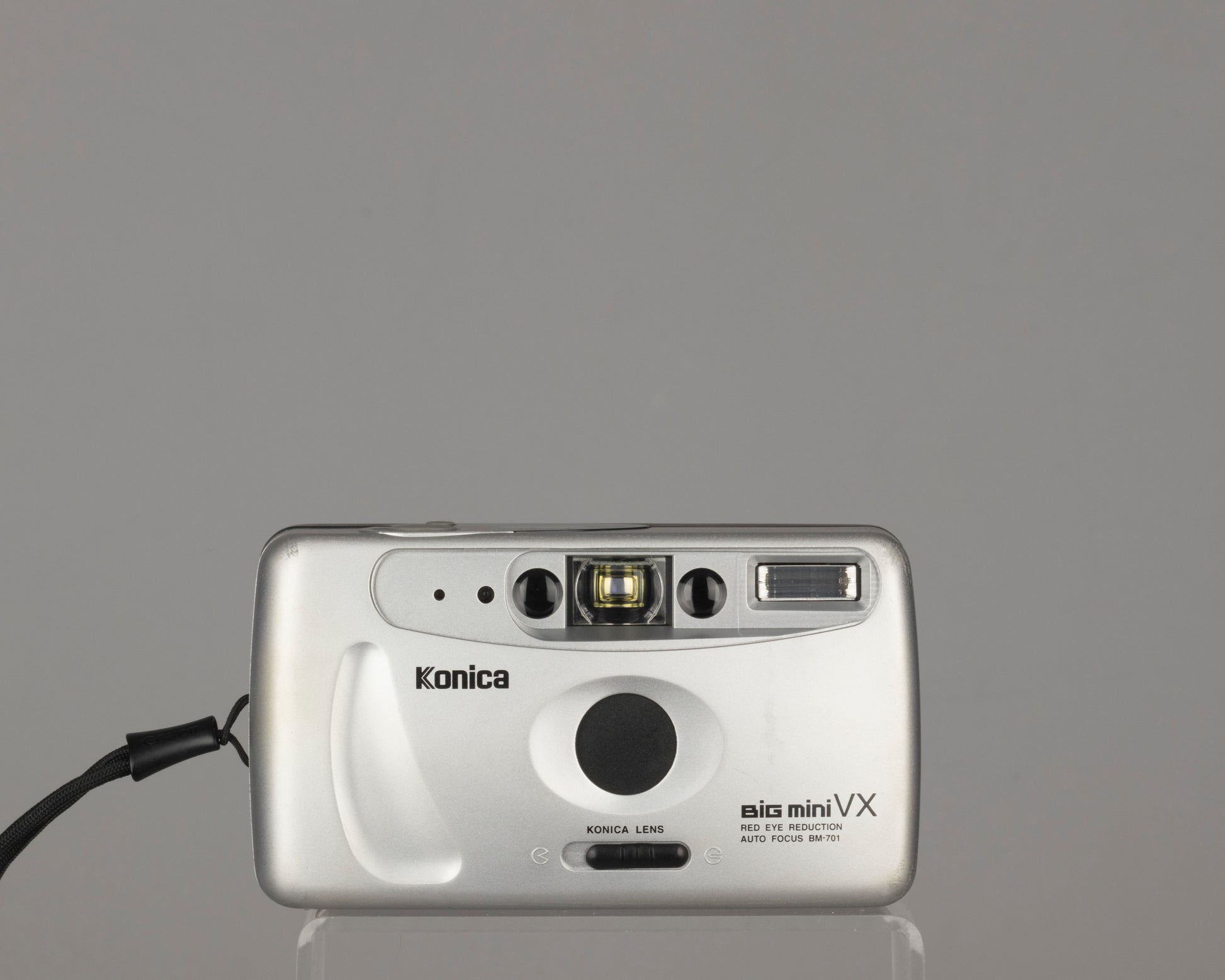 The Konica Big Mini VX BM-701 is a compact wide angle 35mm point and shoot from 1996. It features a 29mm f4 lens.