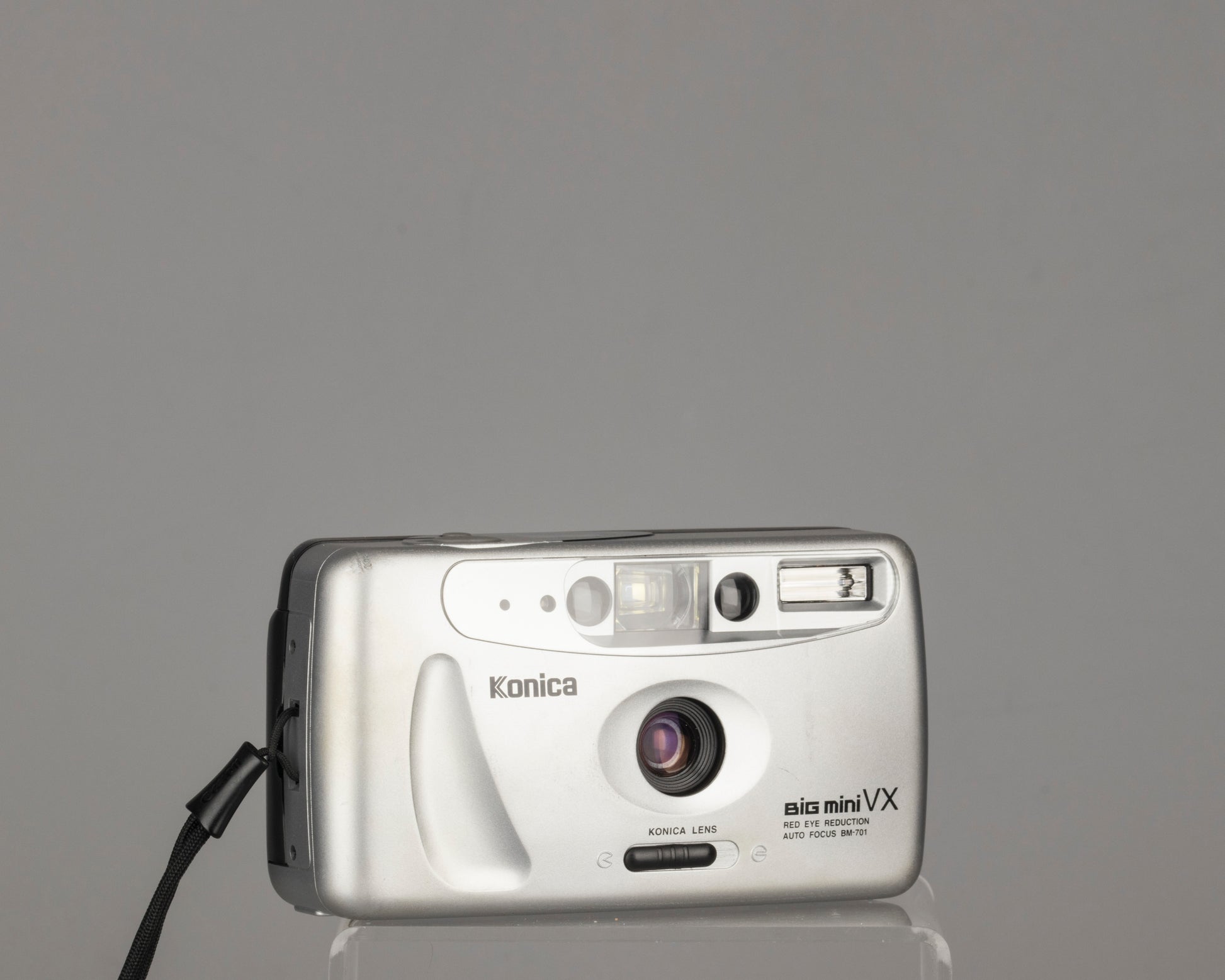 The Konica Big Mini VX BM-701 is a compact wide angle 35mm point and shoot from 1996. It features a 29mm f4 lens.