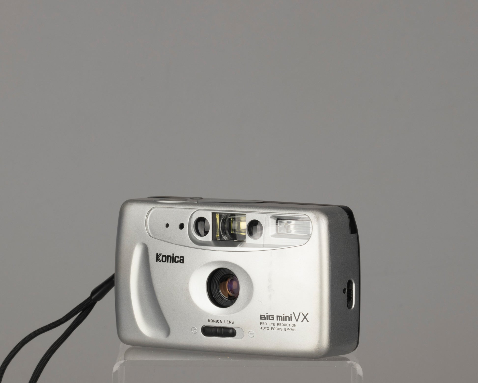 The Konica Big Mini VX BM-701 is a compact wide angle 35mm point and shoot from 1996. It features a 29mm f4 lens.
