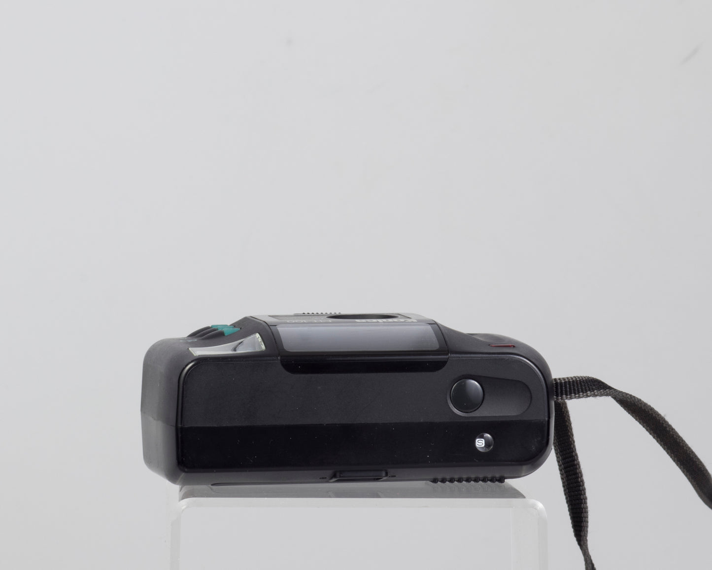 The Konica MT-100 is a 35mm point-and-shoot camera from 1989 (top view)