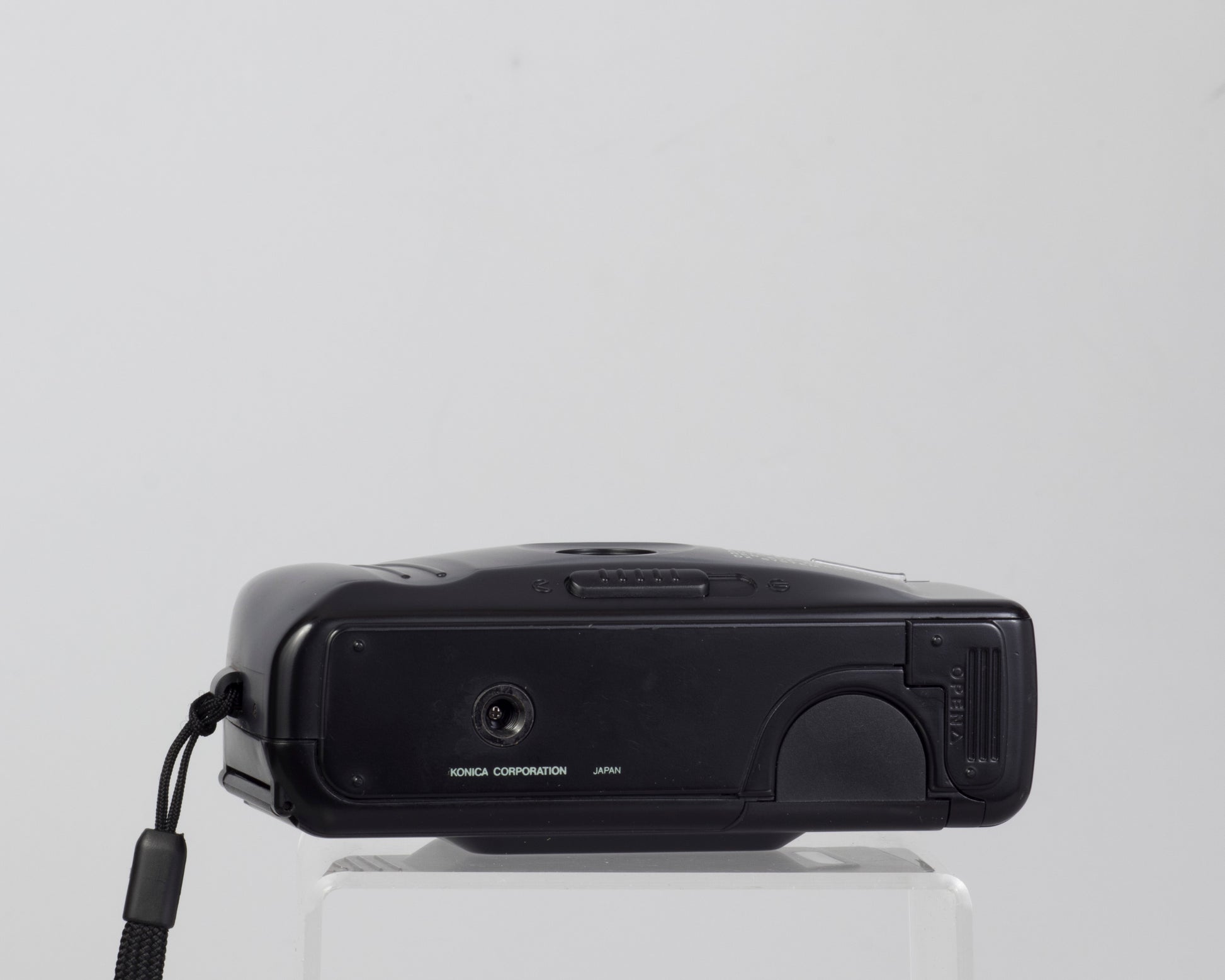 The Konica Pop AF-800 (bottom)