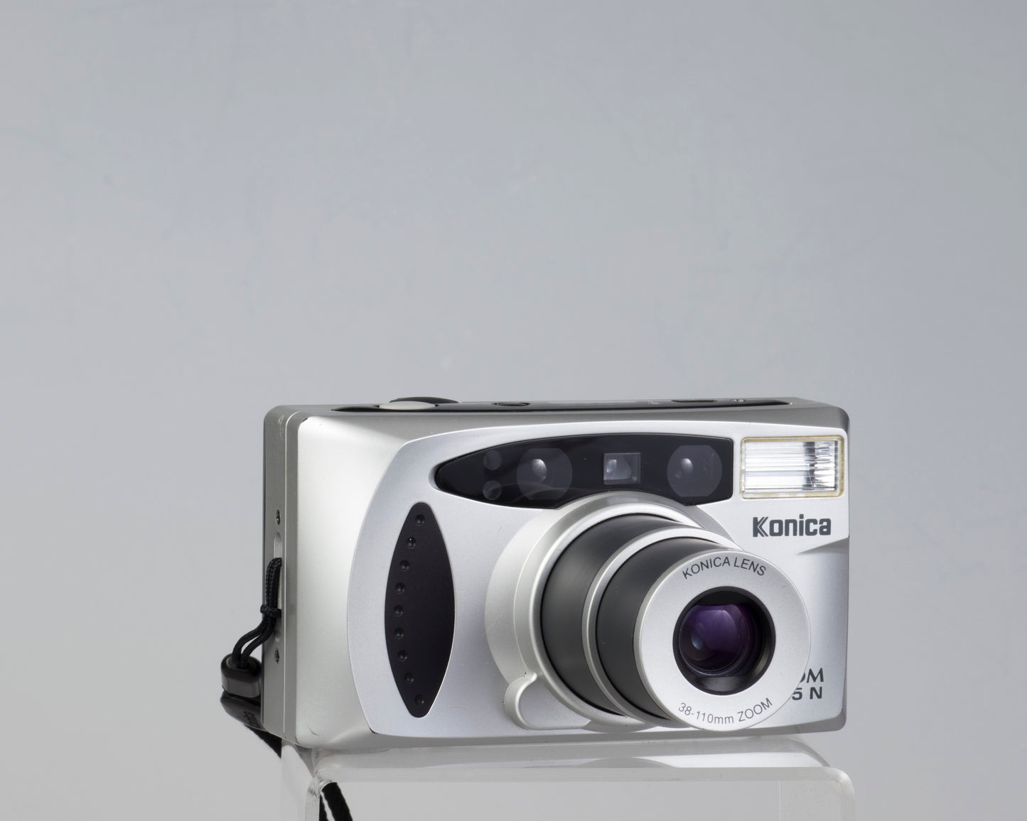 The Konica Zoom 1135 N is a compact 35mm camera that is nearly identical to the better-known Z-up 100VP