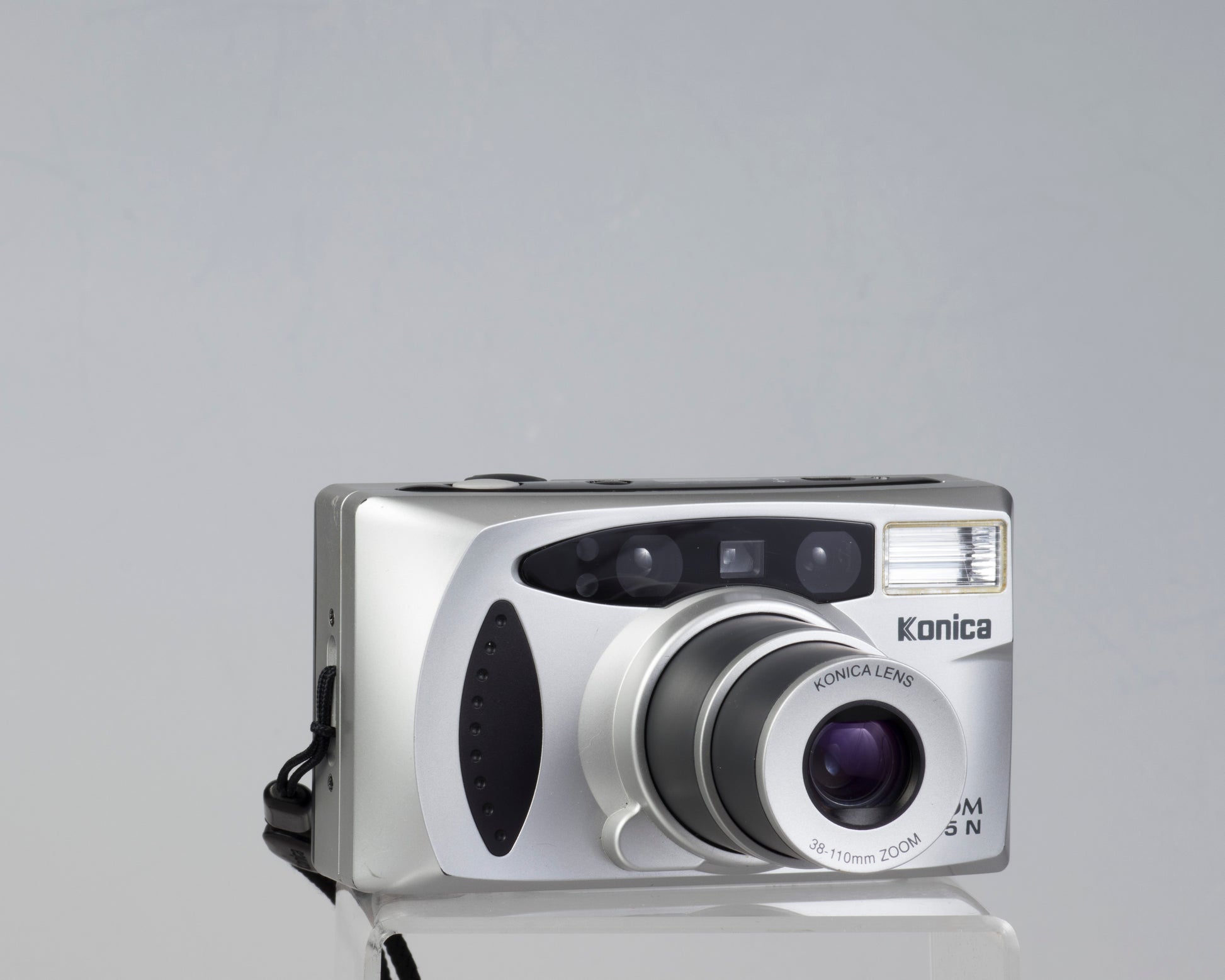 The Konica Zoom 1135 N is a compact 35mm camera that is nearly identical to the better-known Z-up 100VP