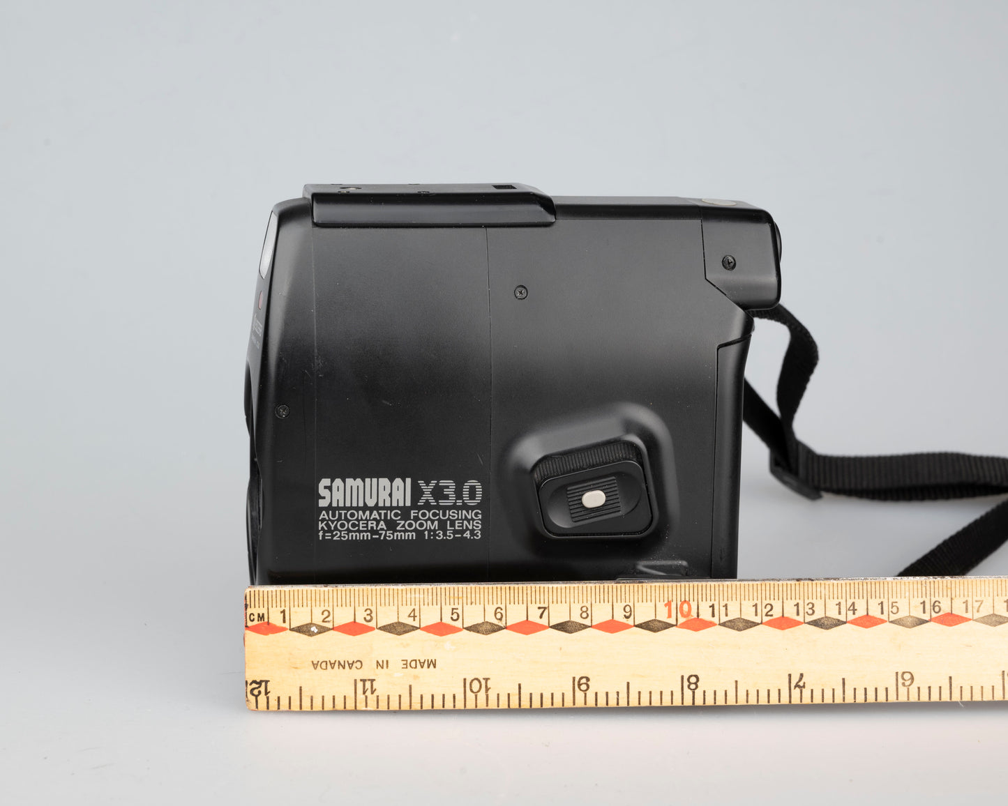 Kyocera/Yashica Samurai X3.0 demi-châssis 35 mm SLR (série 077231)