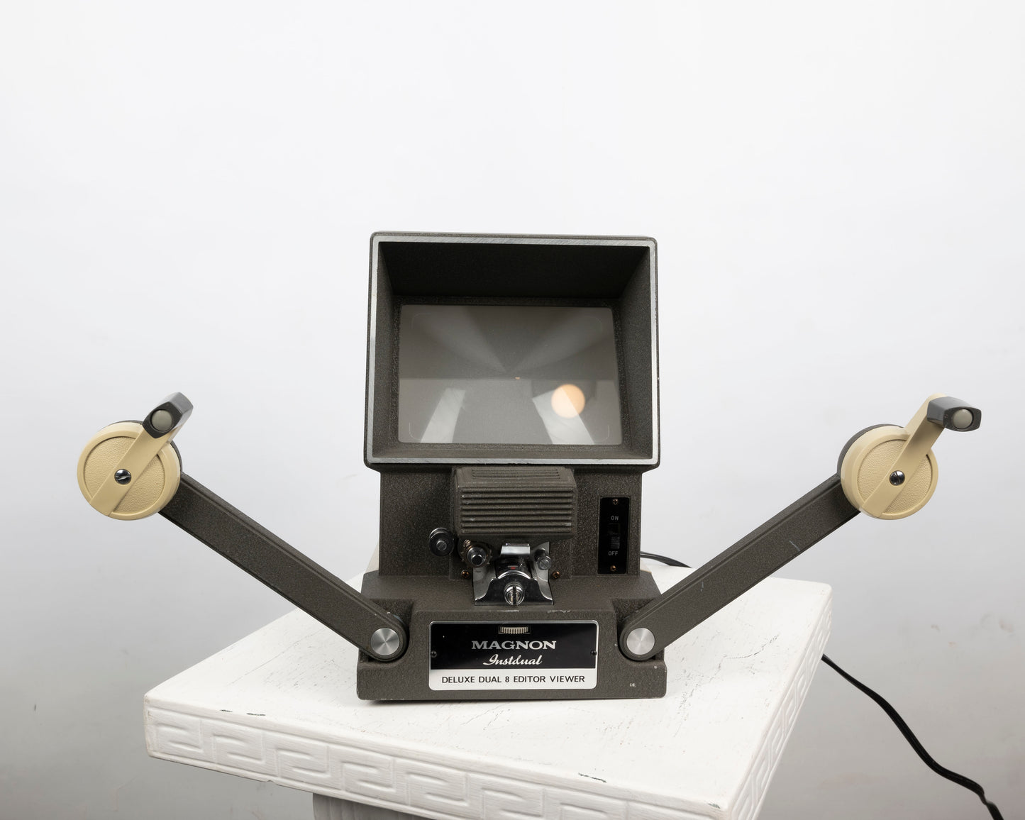 Magnon D-300 Instadual Deluxe Dual Super 8 and 8mm Viewer/Editor