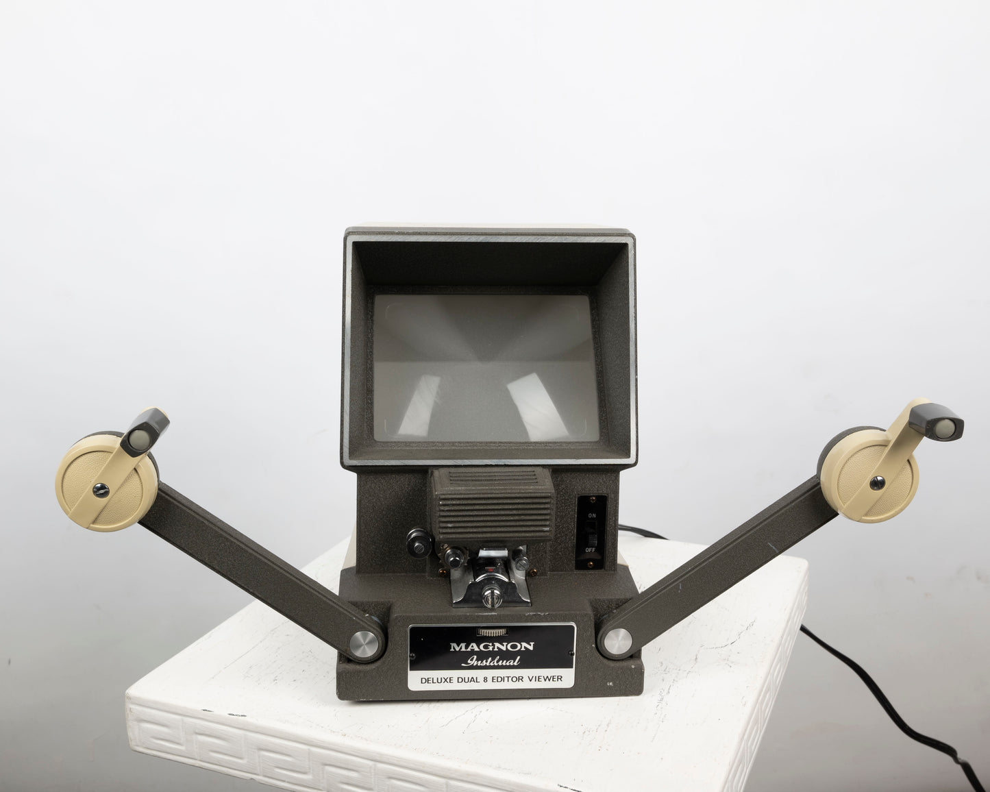 Magnon D-300 Instadual Deluxe Dual Super 8 and 8mm Viewer/Editor