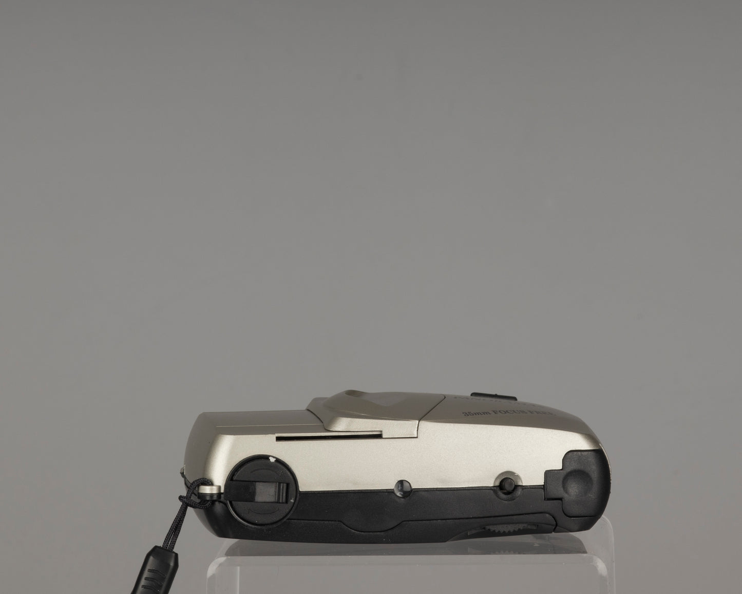 Mini Style 35mm focus free 35mm film camera (new old stock in box)