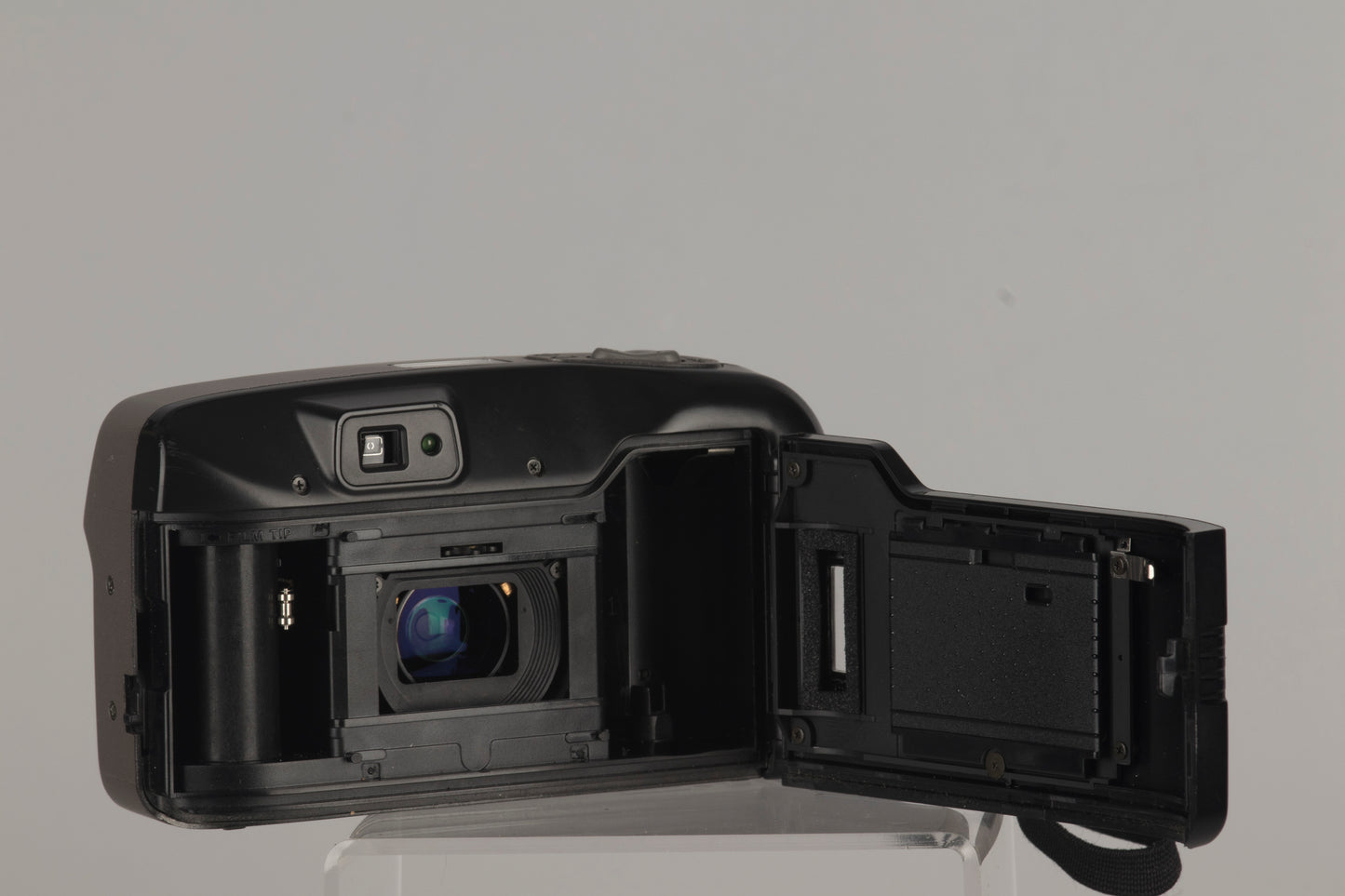 Appareil photo Minolta Riva Zoom 70 Date 35 mm avec étui (série 38921090)