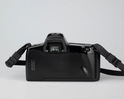 Reflex Minolta Maxxum 3xi 35 mm avec objectif 35-70 mm (série 02425619)