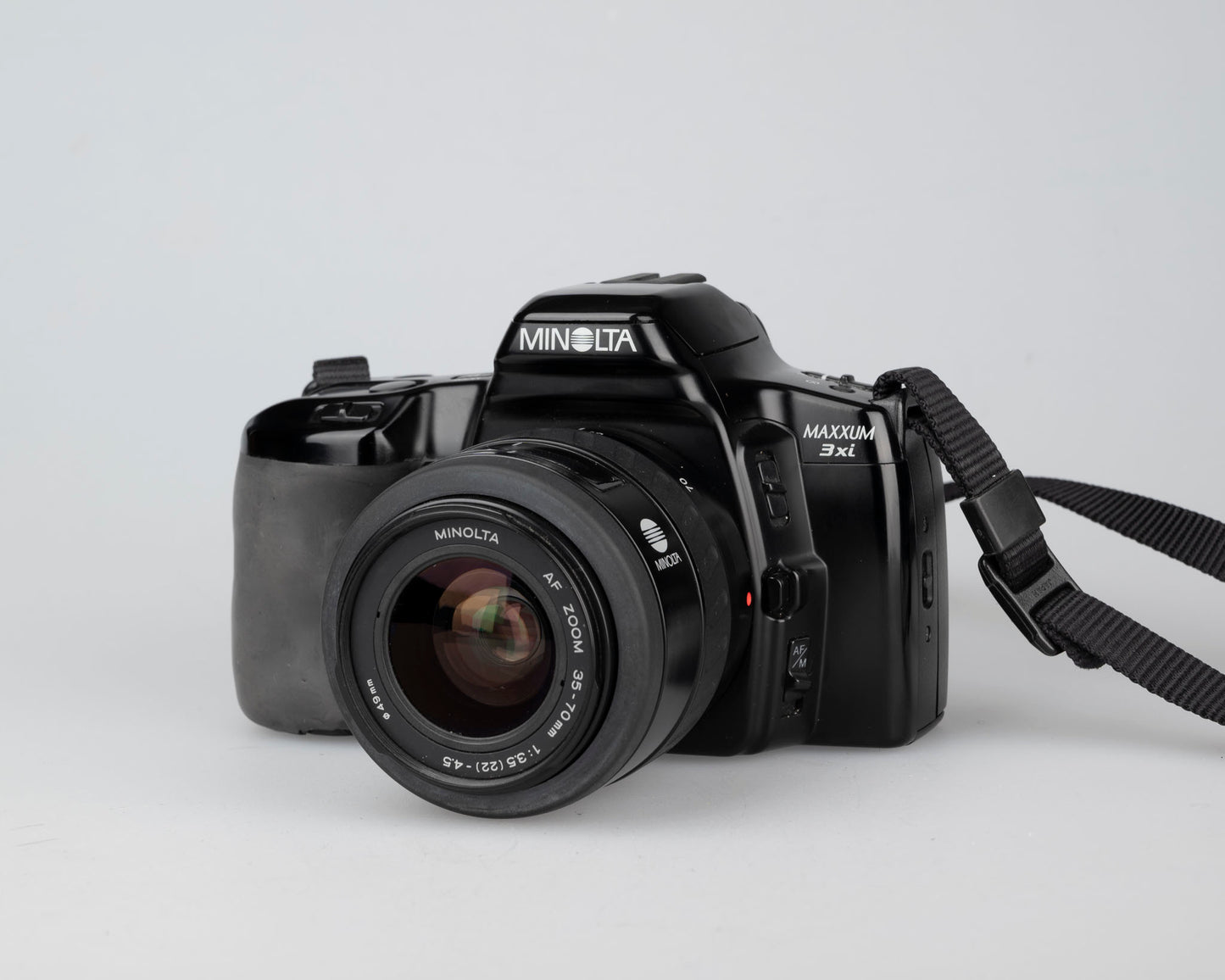 Reflex Minolta Maxxum 3xi 35 mm avec objectif 35-70 mm (série 02425619)