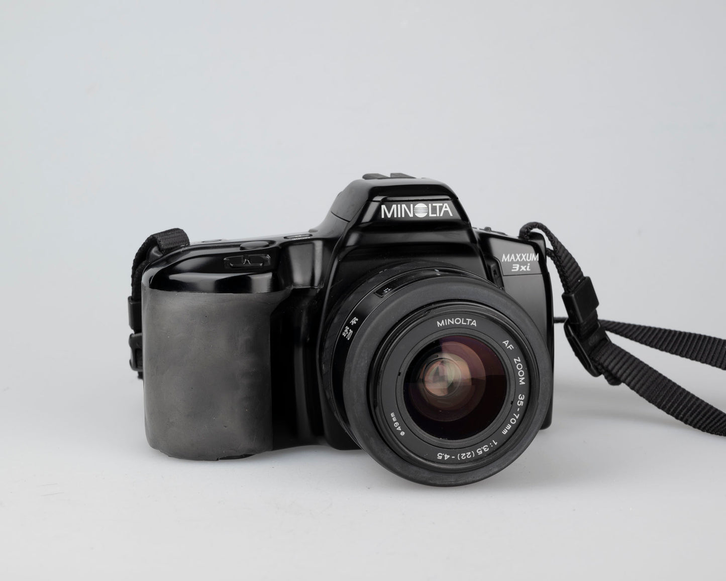 Reflex Minolta Maxxum 3xi 35 mm avec objectif 35-70 mm (série 02425619)