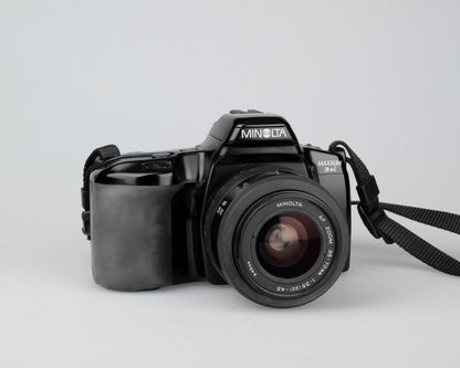 Reflex Minolta Maxxum 3xi 35 mm avec objectif 35-70 mm (série 02425619)