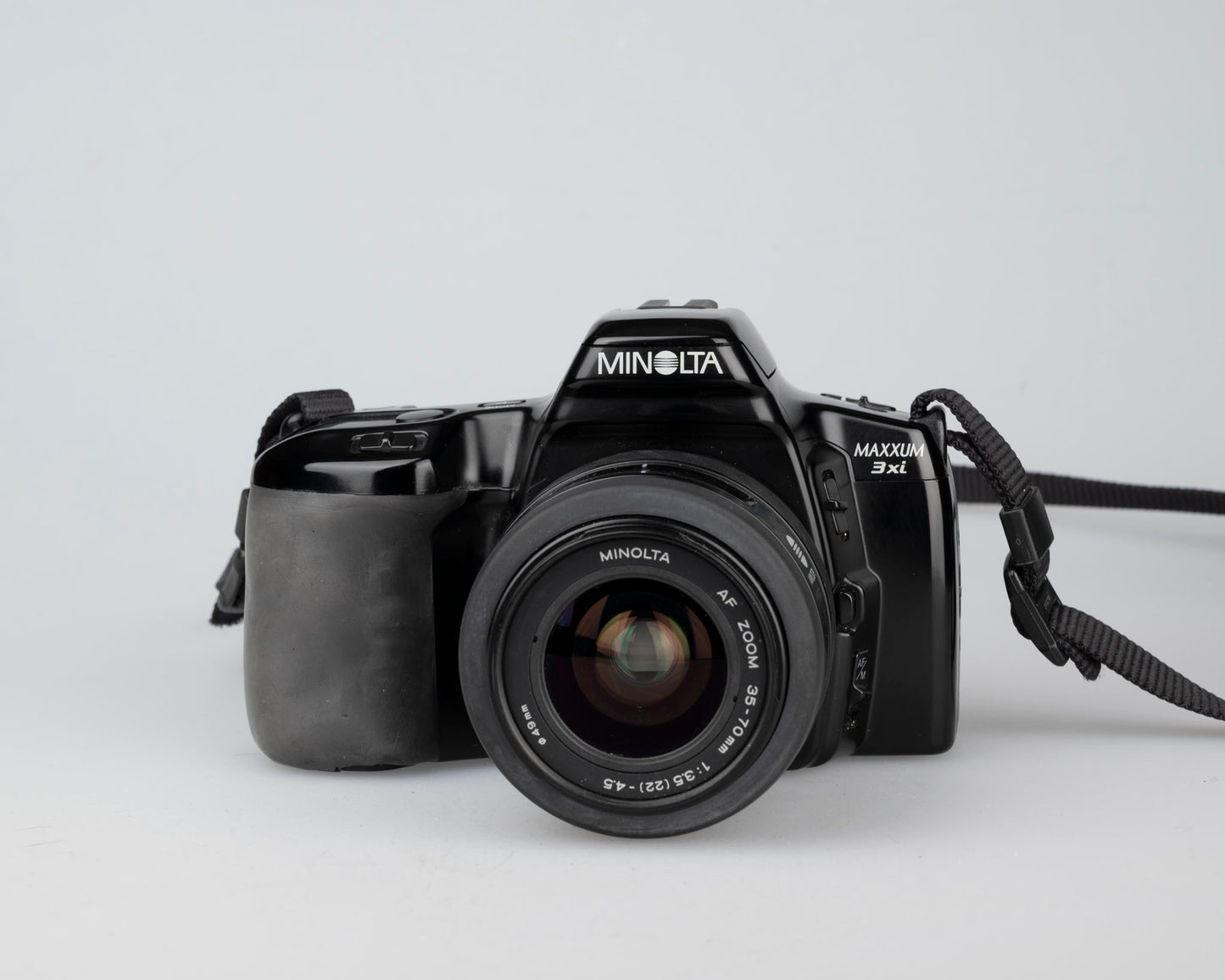 Reflex Minolta Maxxum 3xi 35 mm avec objectif 35-70 mm (série 02425619)