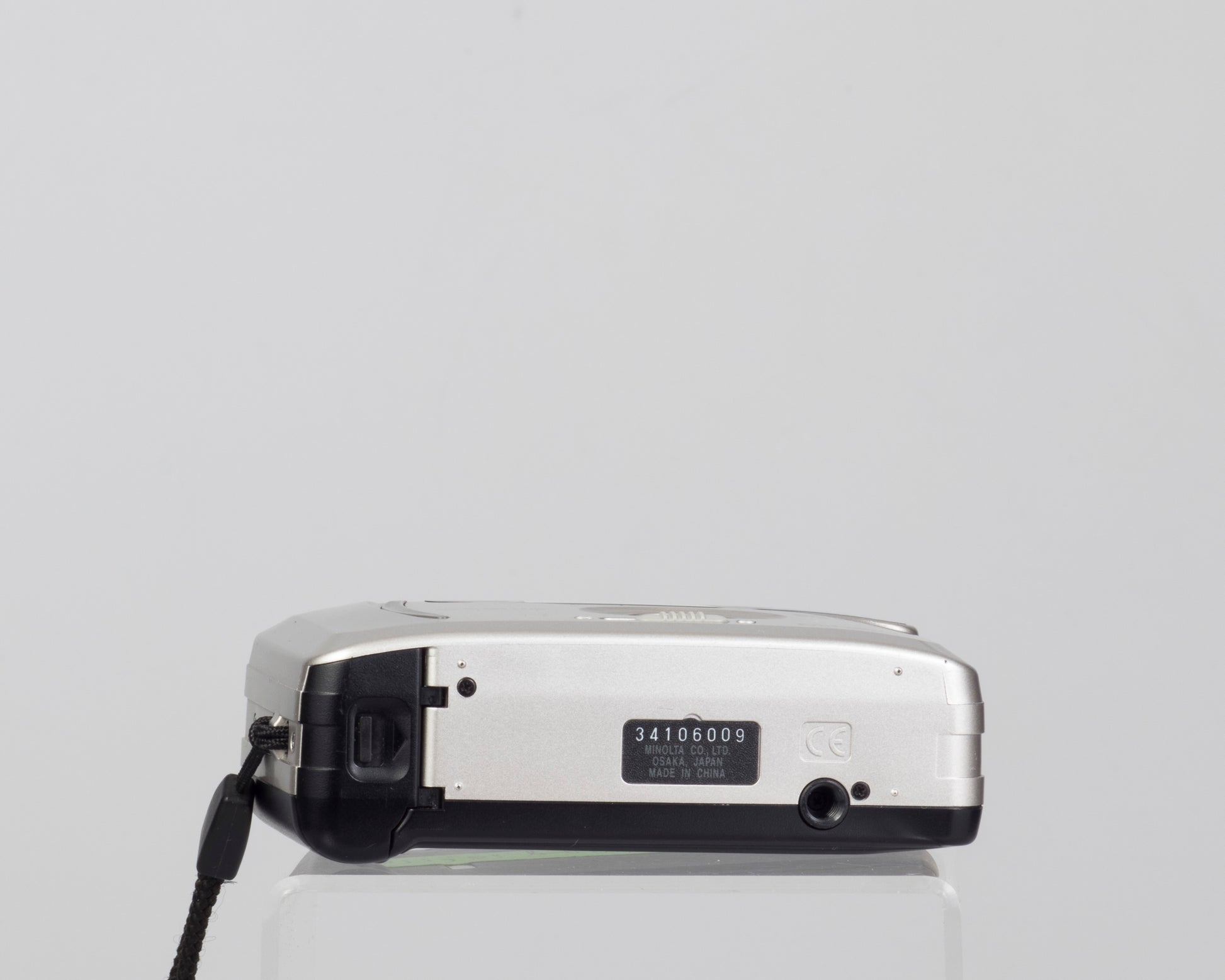 The Minolta AF50 Big Finder is an ultra-compact 35mm film camera from the 1990s (bottom)