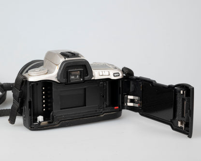 Minolta Maxxum XTsi 35mm film SLR w/ 28-80mm lens (serial 97011088)