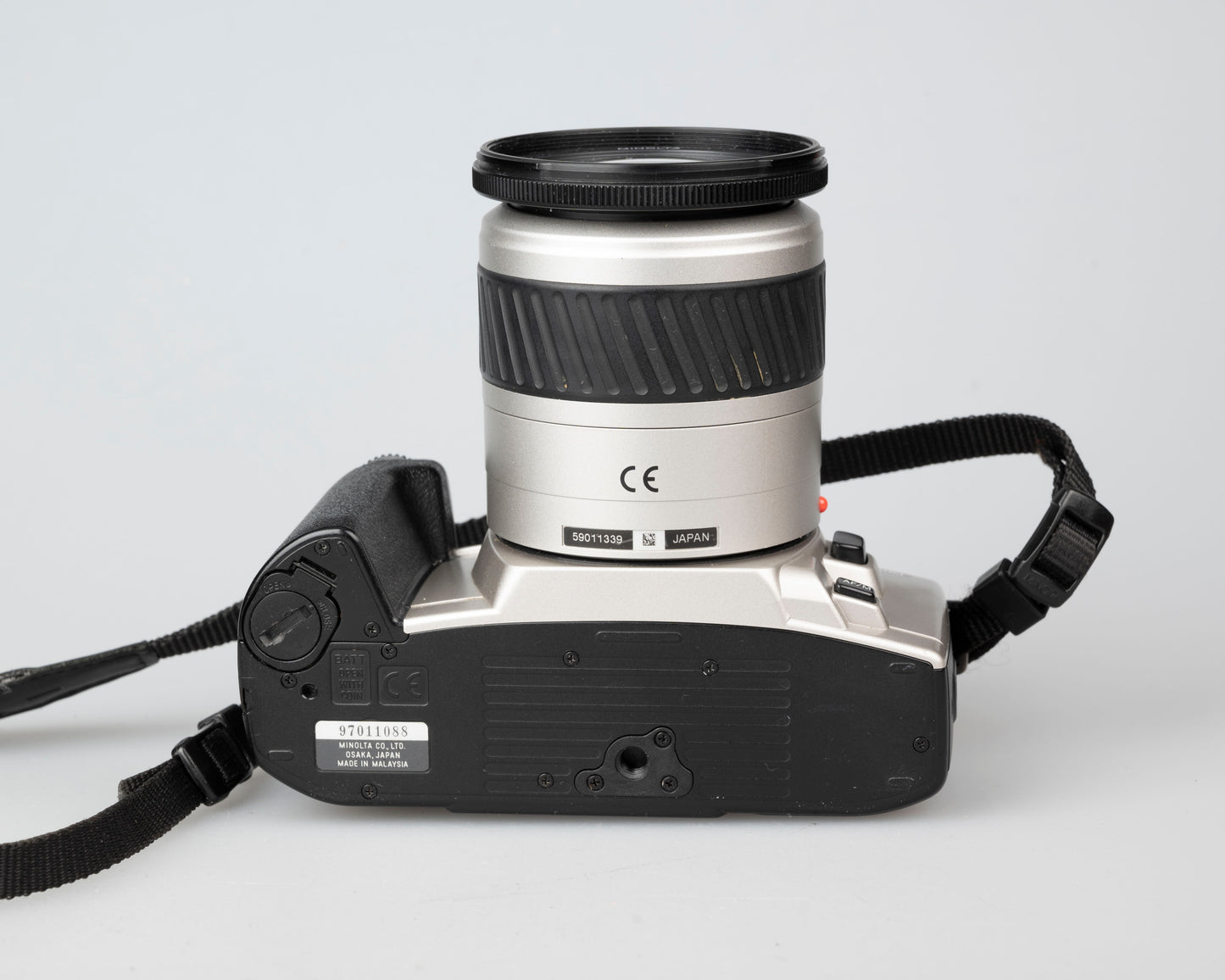 Minolta Maxxum XTsi 35mm film SLR w/ 28-80mm lens (serial 97011088)