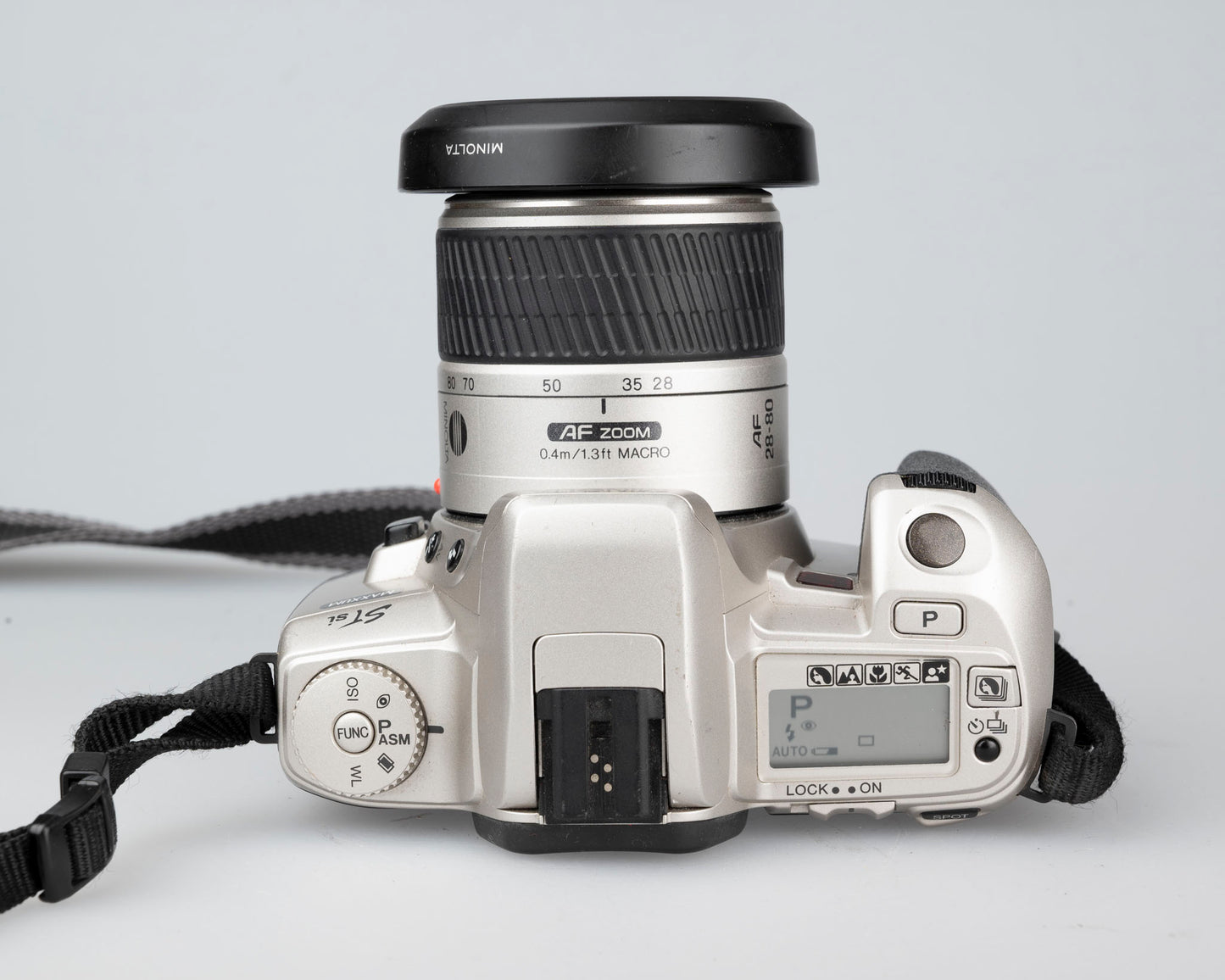 Reflex Minolta Maxxum XTsi 35 mm avec objectif 28-80 mm (série 94112079)