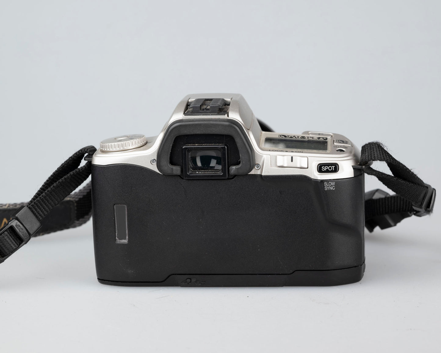 Reflex Minolta Maxxum XTsi 35 mm avec objectif 28-80 mm (série 94112079)