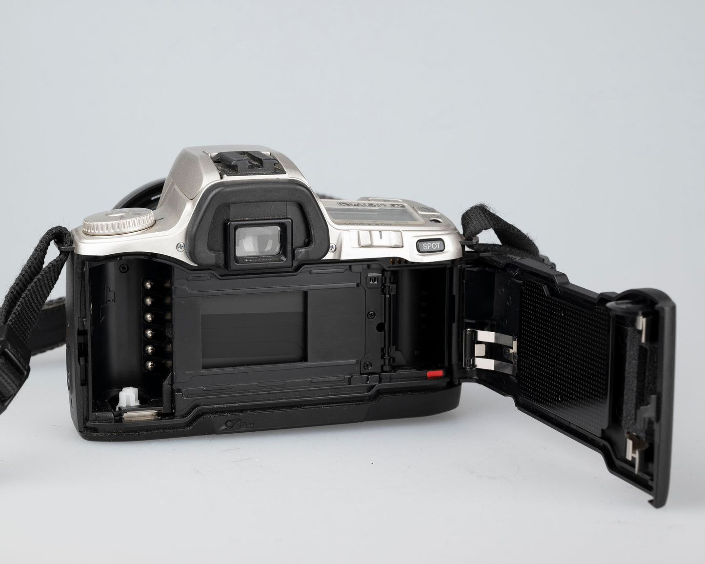 Reflex Minolta Maxxum XTsi 35 mm avec objectif 28-80 mm (série 94112079)