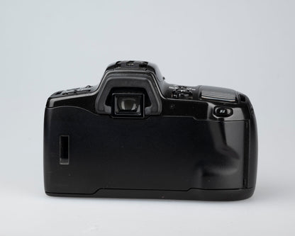 Minolta Dynax 500si 35mm film SLR w/ Maxxum Af 35-80 power zoom lens (serial 98601250)