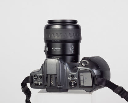 Reflex Minolta Dynax 500si Super 35 mm avec objectif Maxxum Af 80-200 mm