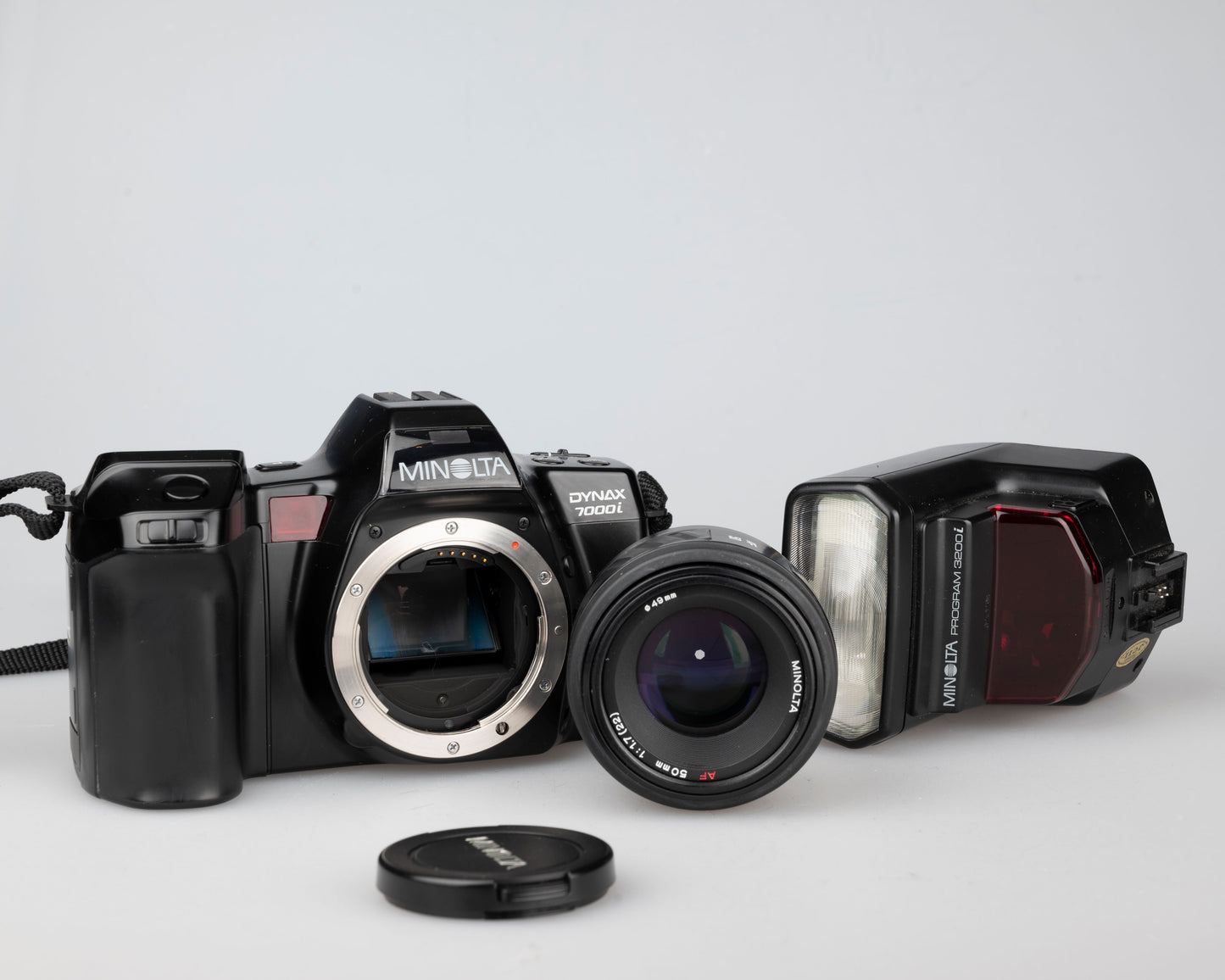 Ensemble reflex Minolta Dynax 7000i 35 mm avec objectif 50 mm f1.7 + flash 3200i