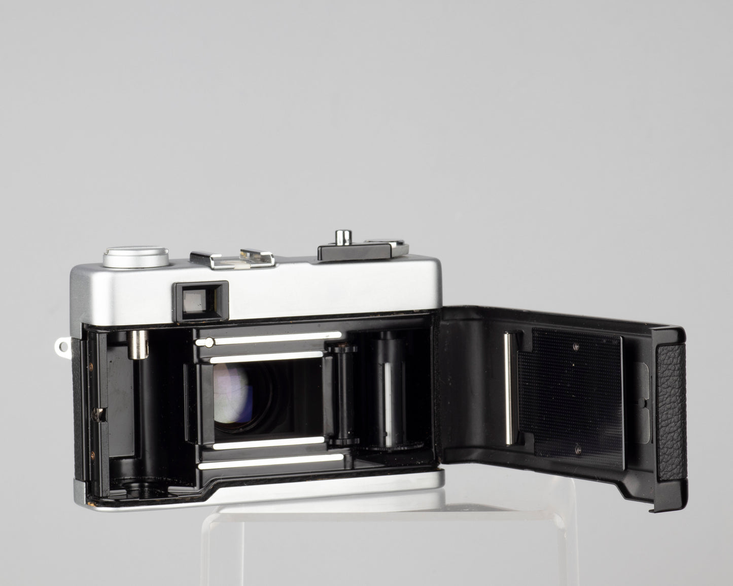 Minolta Hi-Matic 7SII 35mm rangefinder camera with half-case and Minolta 20 flash