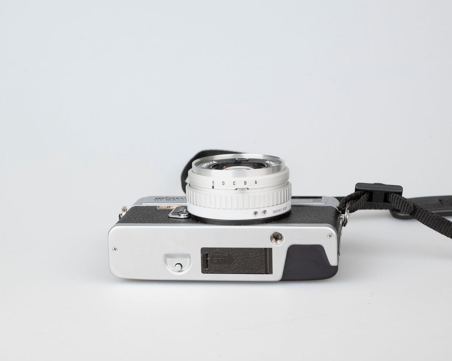 Minolta Hi-Matic E compact 35mm rangefinder camera feat. 40mm F1.7 Rokkor lens (serial 328710)